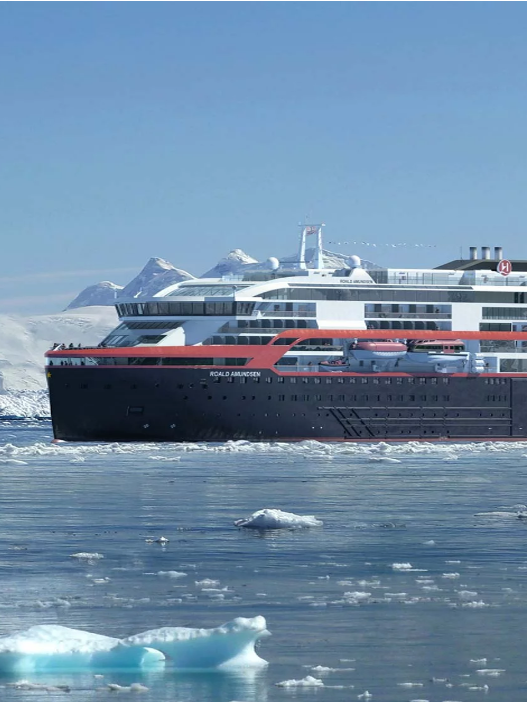 Hurtigruten představil hybridní loď Roald Amundsen